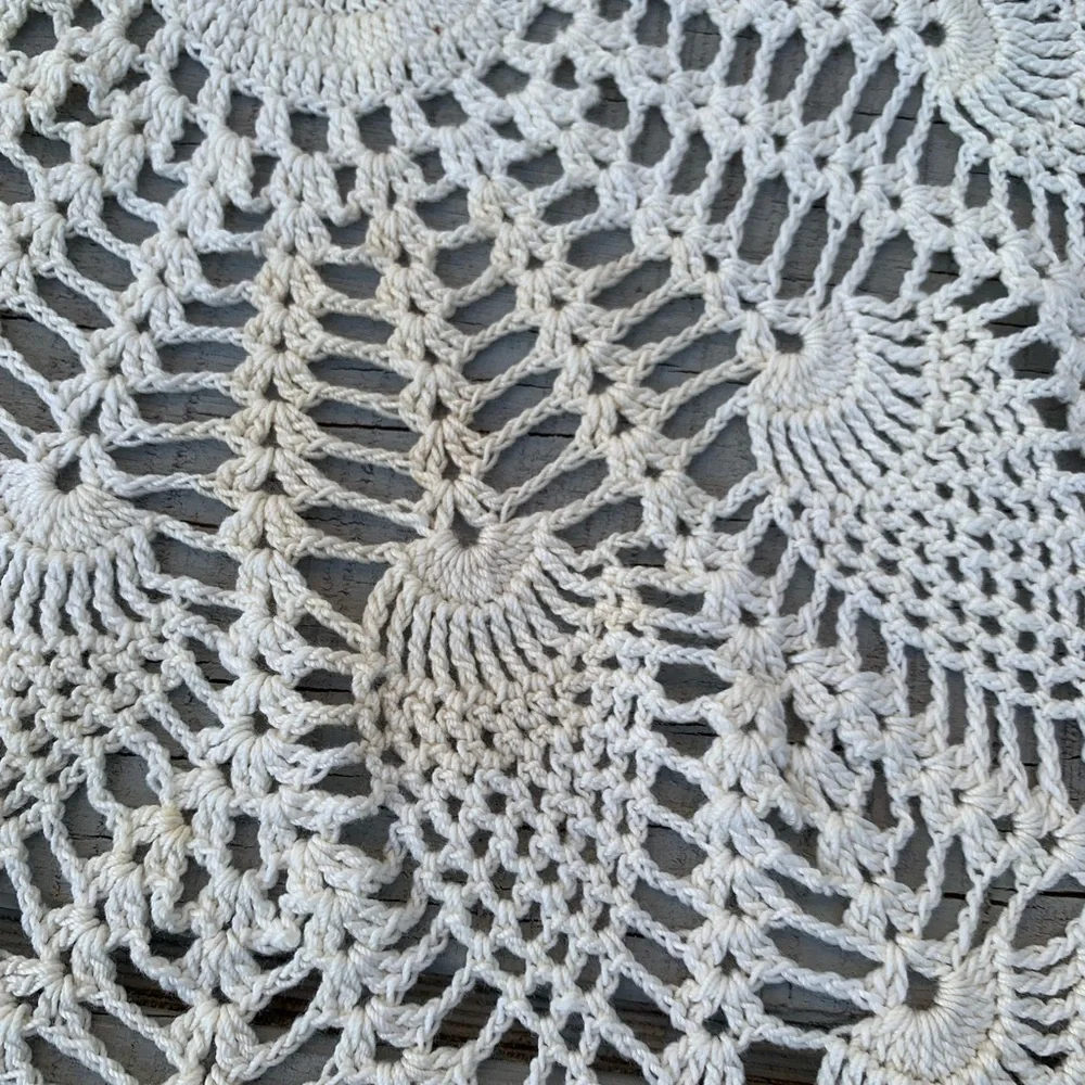 Vintage White Pineapple Crochet Lace Tablecloth Topper Starburst Large Doily 26”